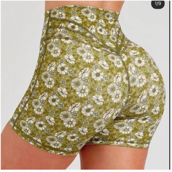 Buffbunny Shorts - Picture 1 of 4